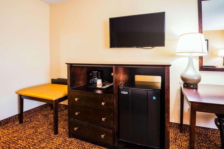 2 Double Beds (7 of 10)