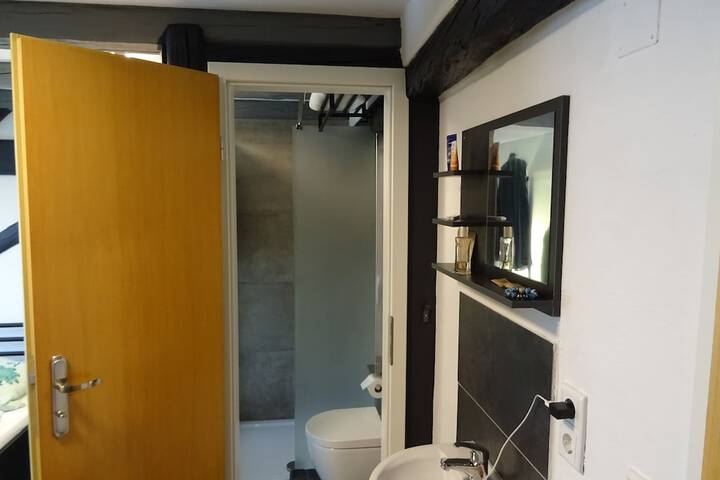 Room 295 of 442