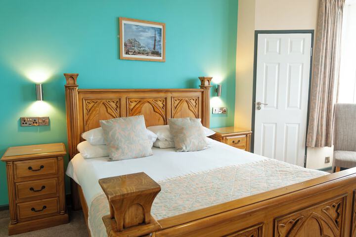 Room 16 of 177