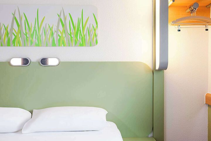 Room 10 of 30
