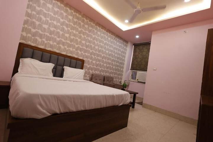 Room 2 of 8