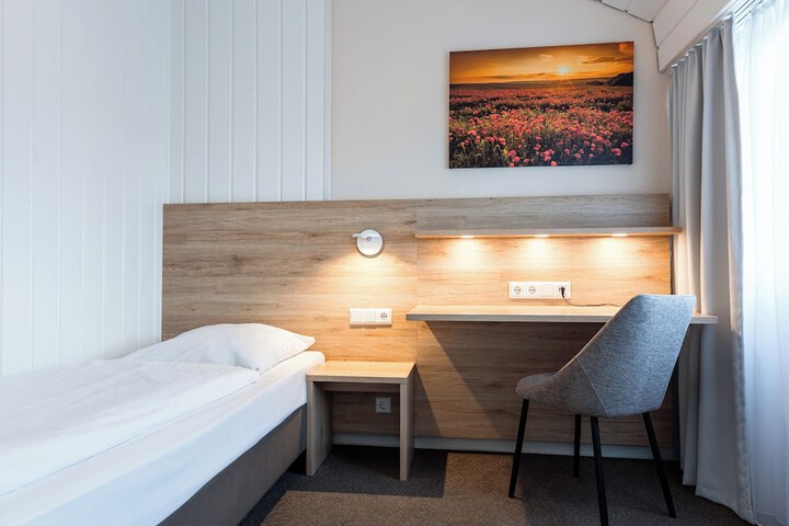 Room 30 of 83