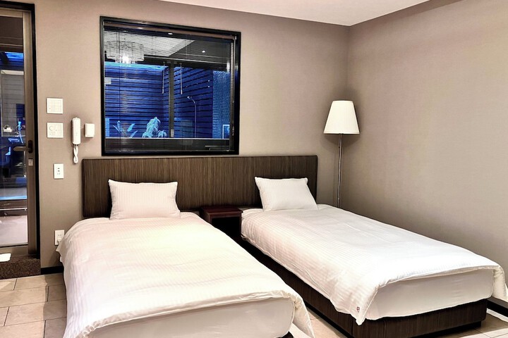 Room 14 of 23