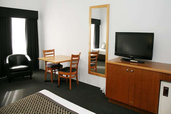 Room 11 of 32