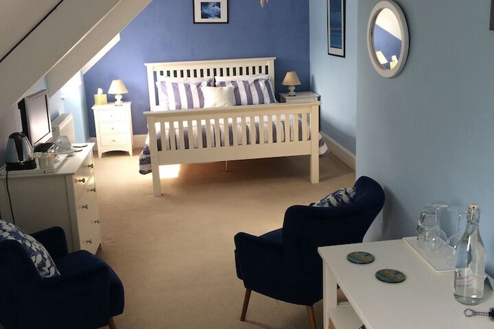 Room 6 of 73