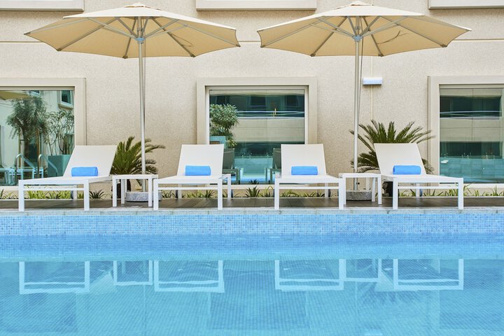 Pools & Facilities