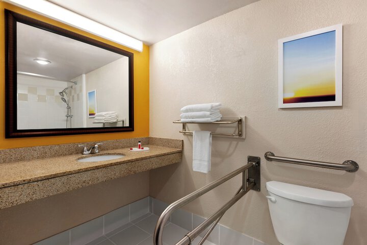 2 Double Beds Accessible (2 of 8)