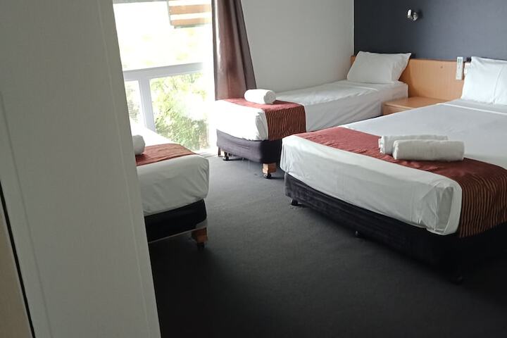 Room 5 of 72
