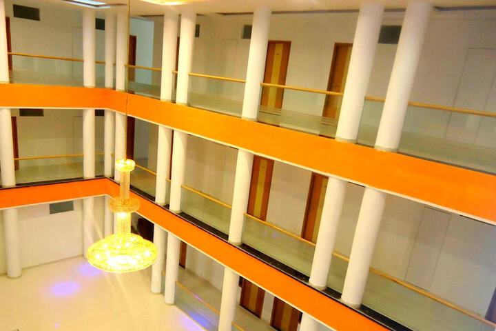 Ballroom/Hall 38 of 49