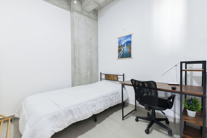 Room 11 of 83