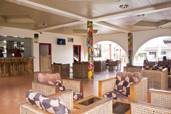 Lounge 20 of 26