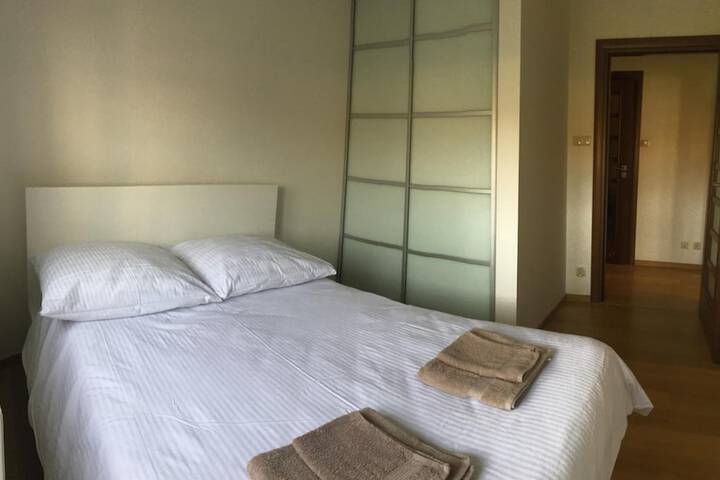 Room 7 of 28