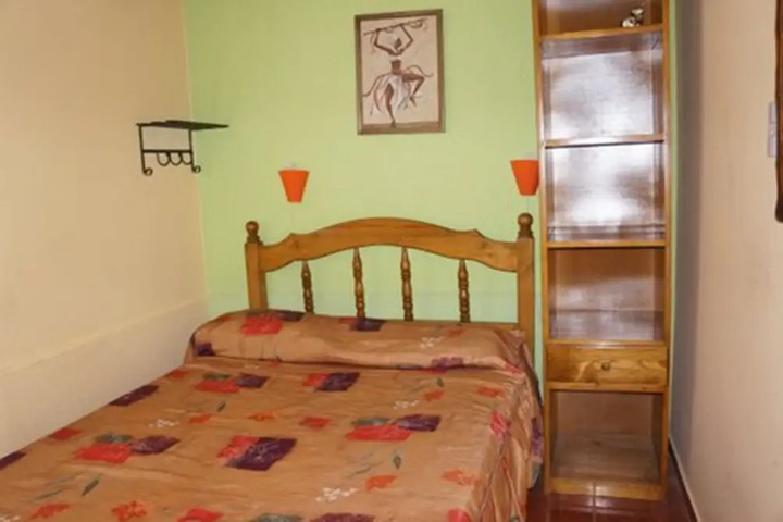 Room 4 of 16