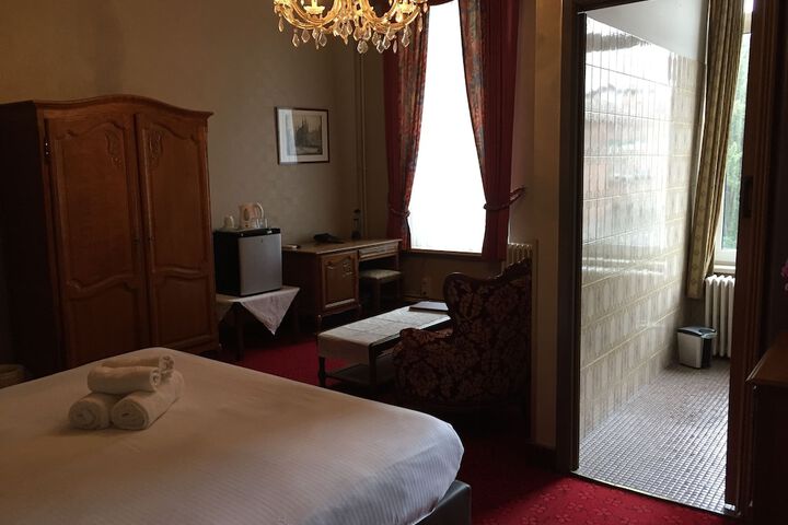 Room 6 of 47
