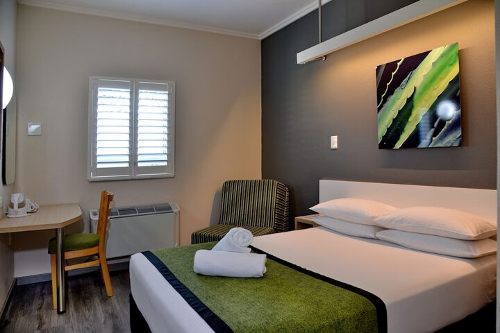 Room 9 of 27