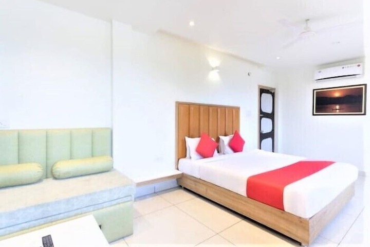 Room 8 of 15