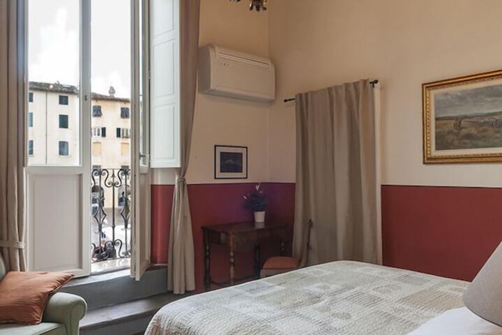 Room 16 of 28