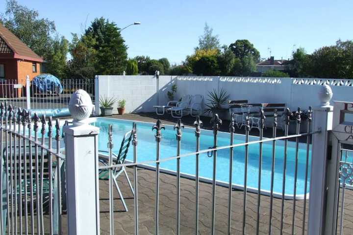 Pool 42 of 48