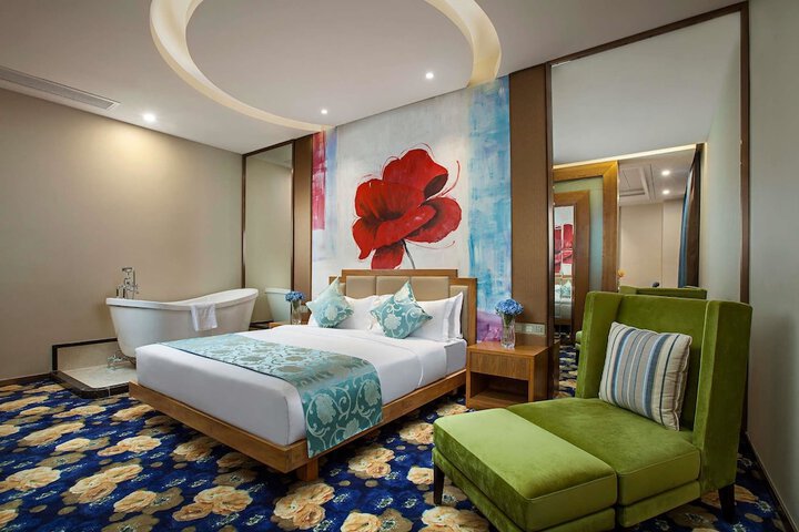Room 7 of 18