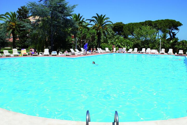 Hotel Pool