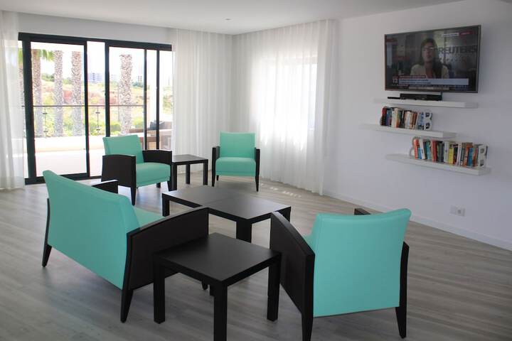 Lounge 51 of 75