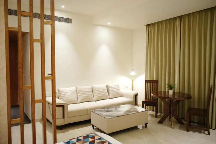 Room 10 of 24
