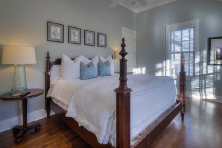 Room 28 of 33