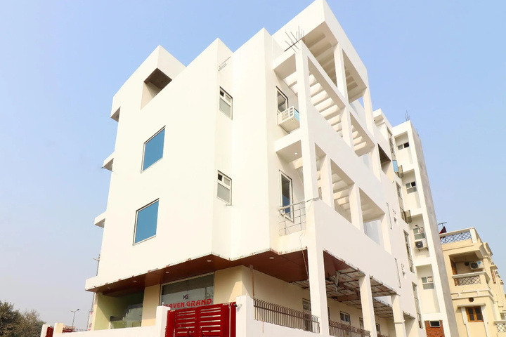 OYO 22356 Heaven Grand