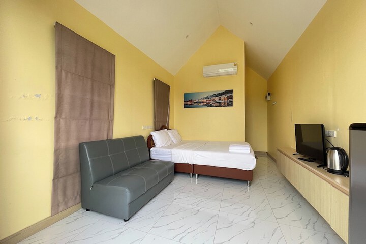 Room 3 of 109