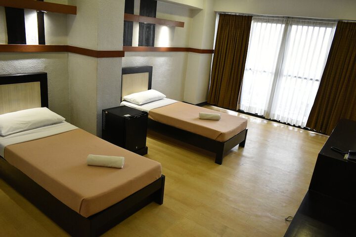 Room 27 of 61