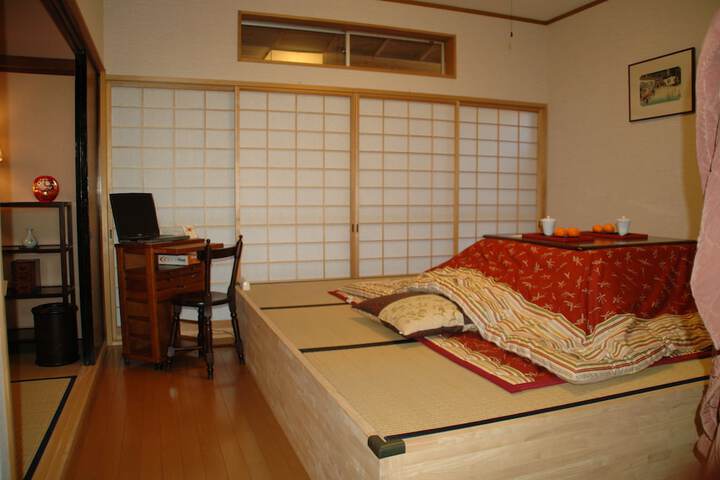 Room 4 of 25