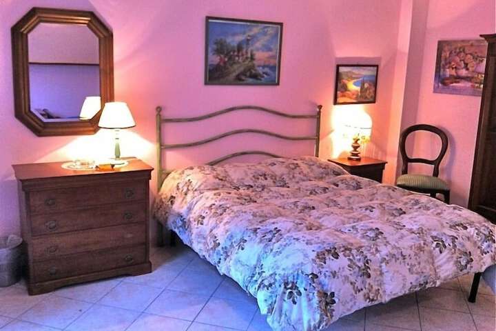 Room 4 of 49