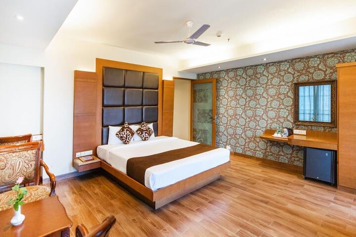 Room 14 of 30