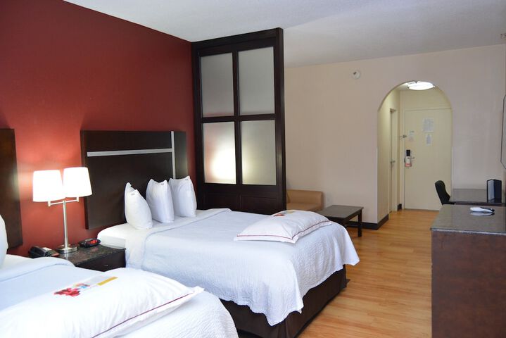 Suite King Bed Accessible (9 of 11)