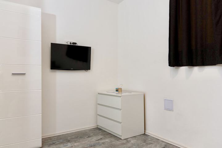 Room 27 of 60