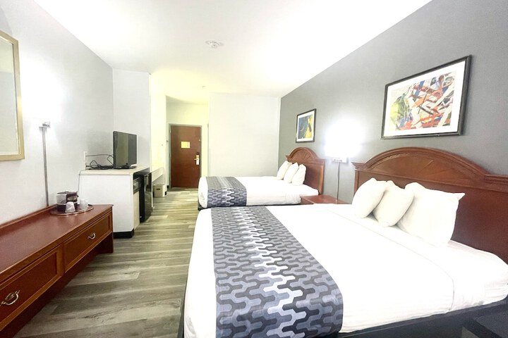 2 Queen Beds (4 of 5)