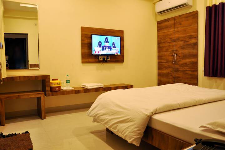 Room 3 of 40