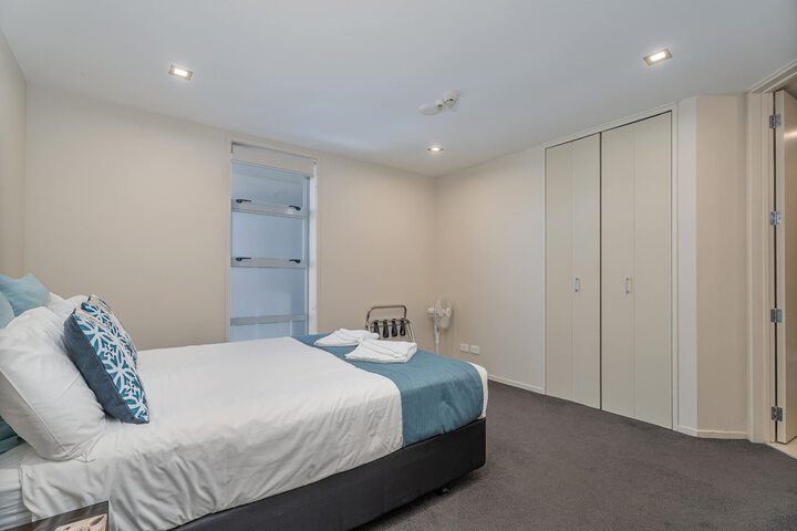 Room 15 of 153