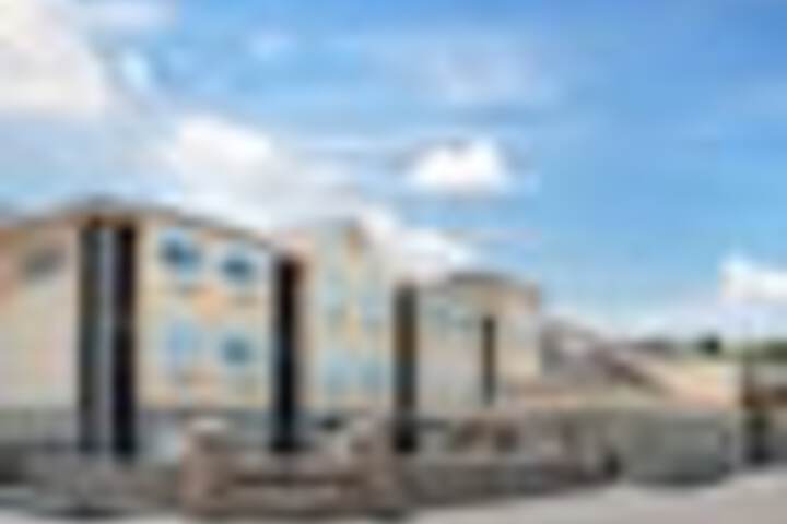 Hotel 200 of 213