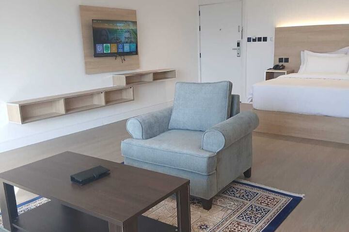 Room 8 of 28