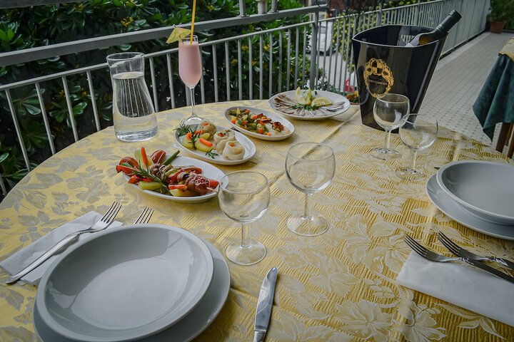 Dining 53 of 76