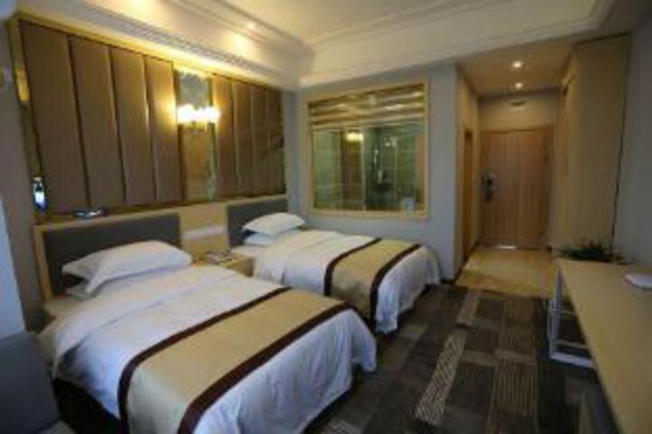 Room 6 of 7