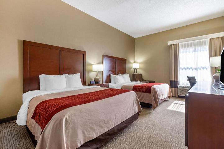 2 Queen Beds (3 of 10)