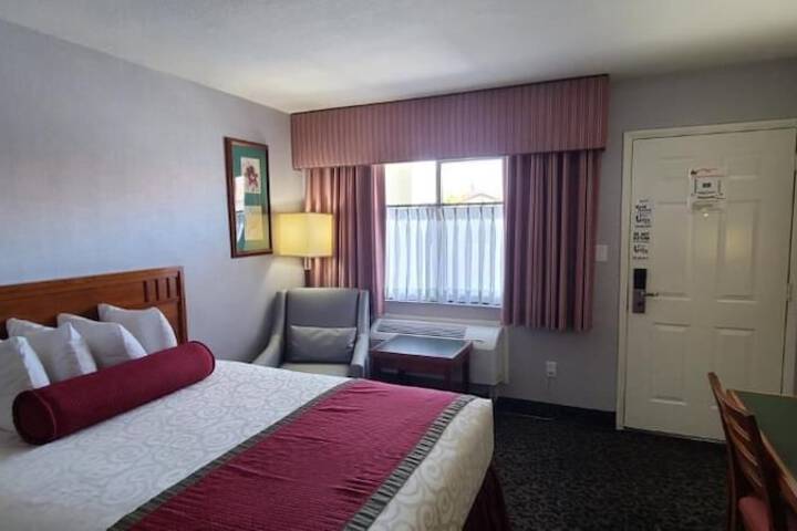 Room 4 of 27