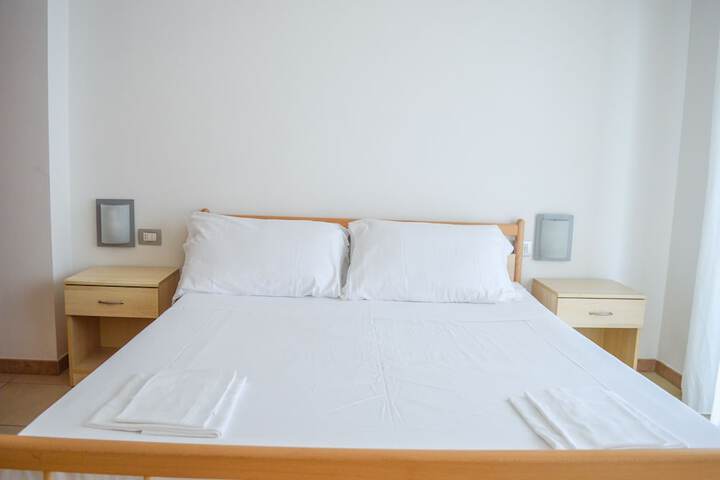 Room 11 of 208
