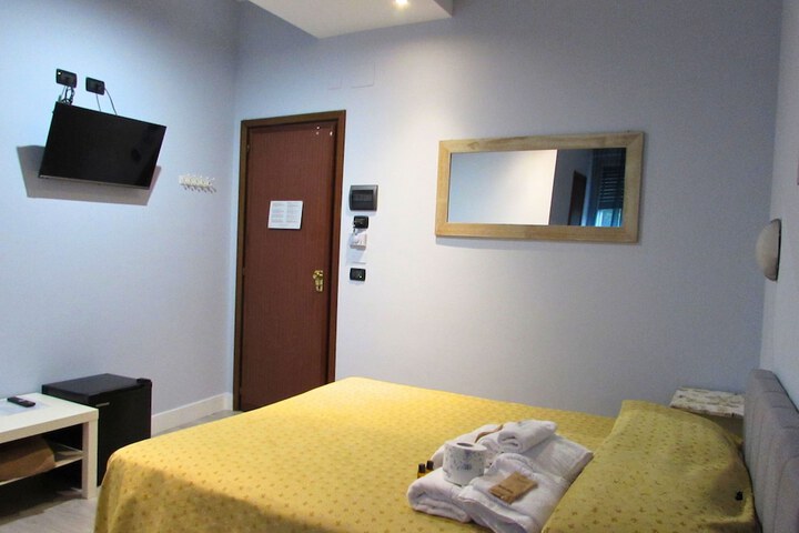 Room 21 of 27