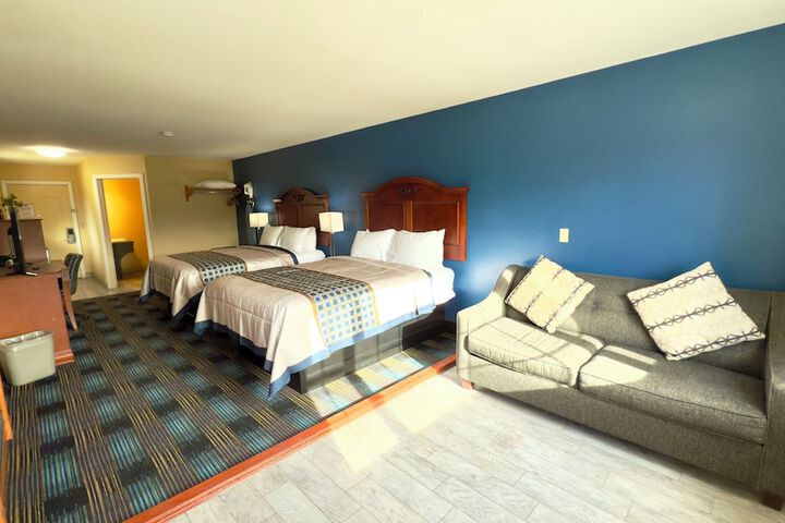 Quadruple Deluxe Queen Bed (18 of 28)