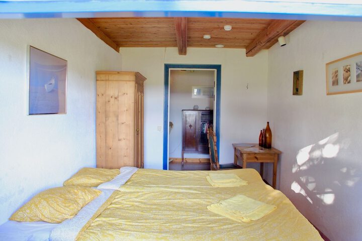 Room 2 of 70