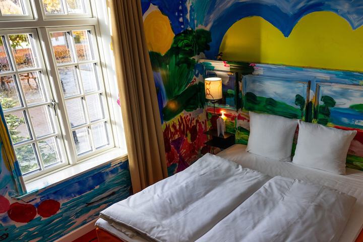 Room 15 of 53