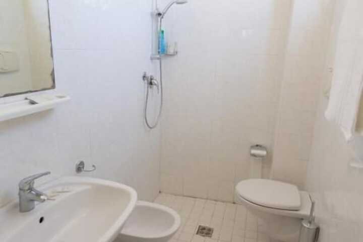 Room 14 of 43